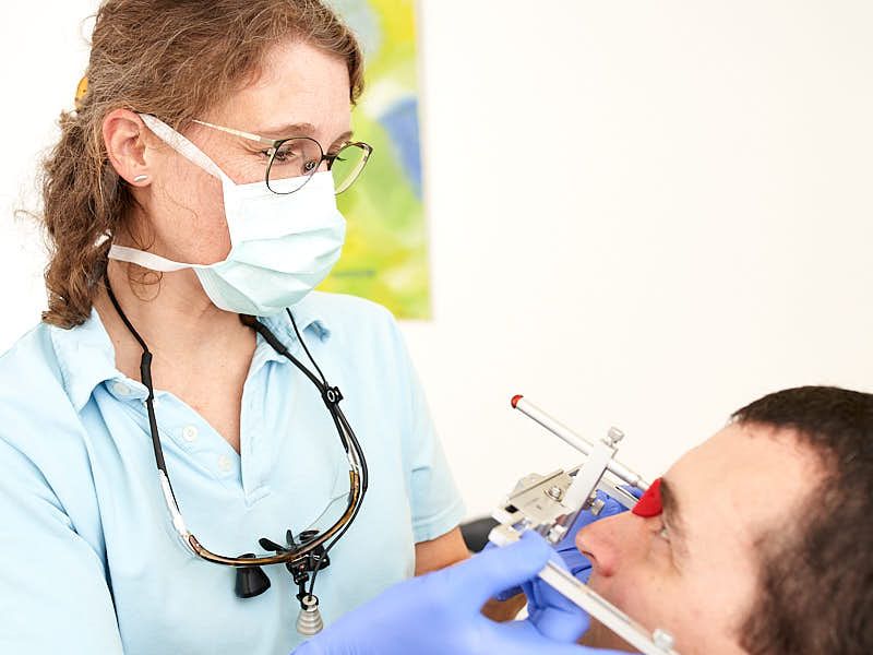 Leistungen Zahnarzt Heimerzheim Vera Hartschen-Brandl